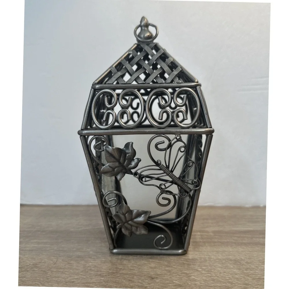 The Unbranded Brand hanging metal